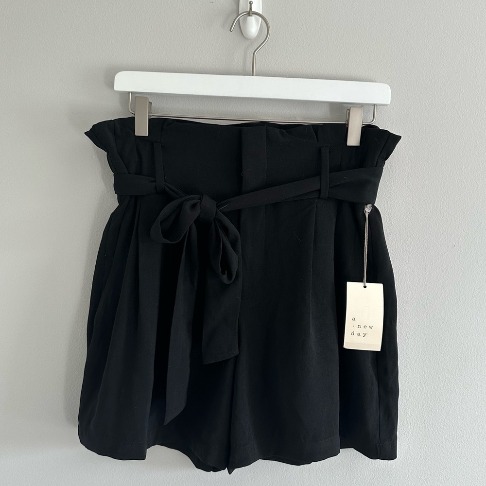 A New Day Black Paper Bag Shorts Size M NWT